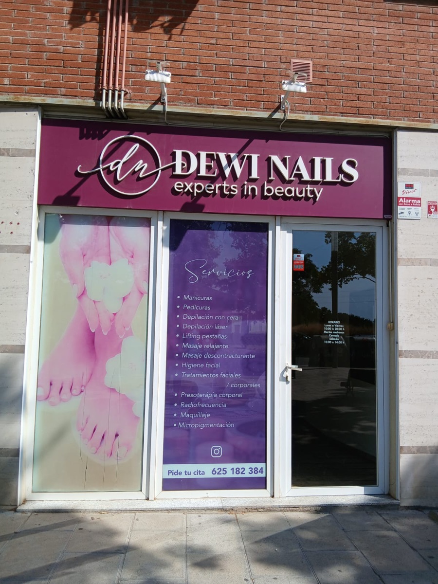 Fachada de Dewi Nails · experts in beauty, Vila-seca
