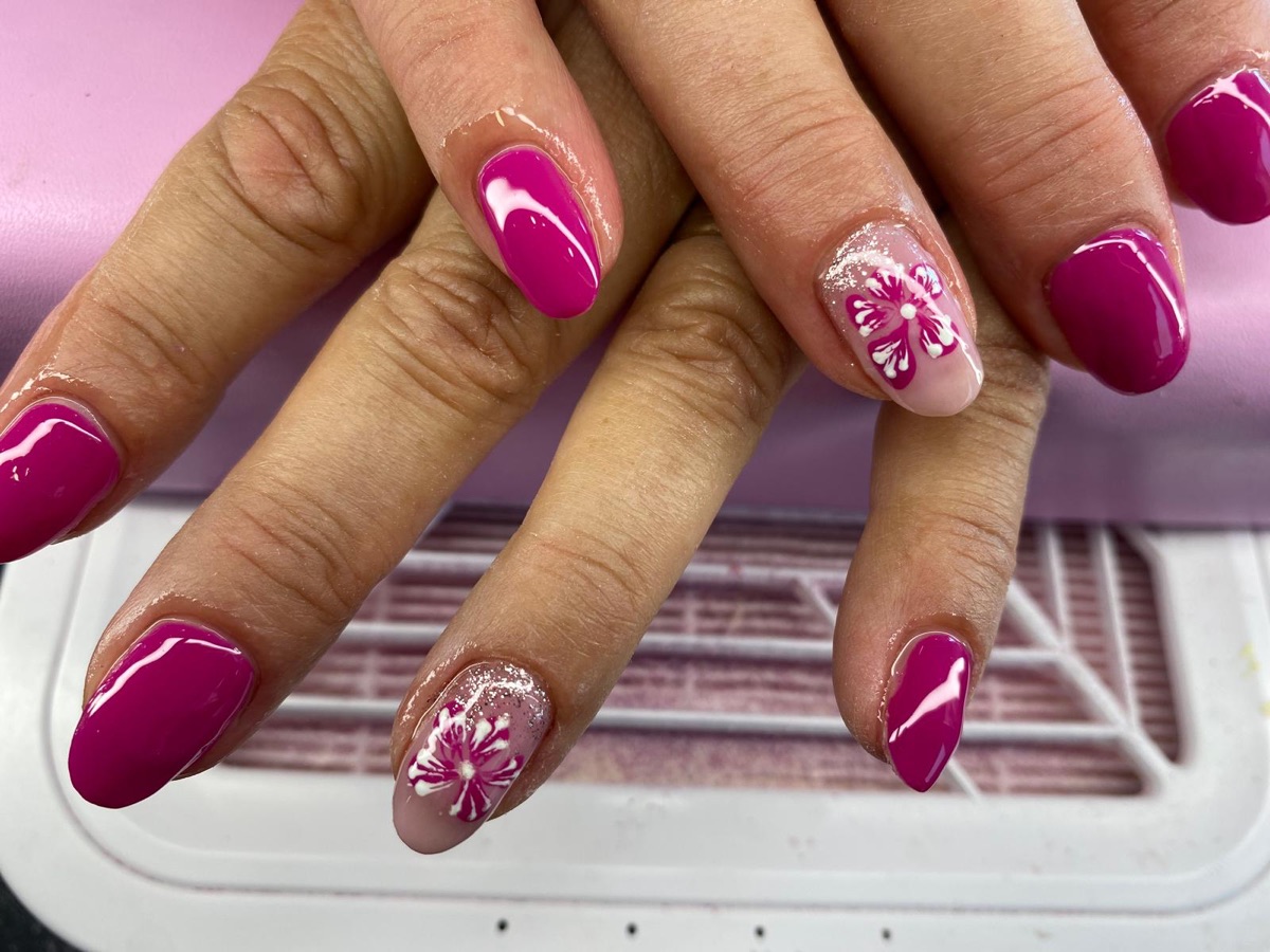 Manicura natural en tono nude — Dewi Nails